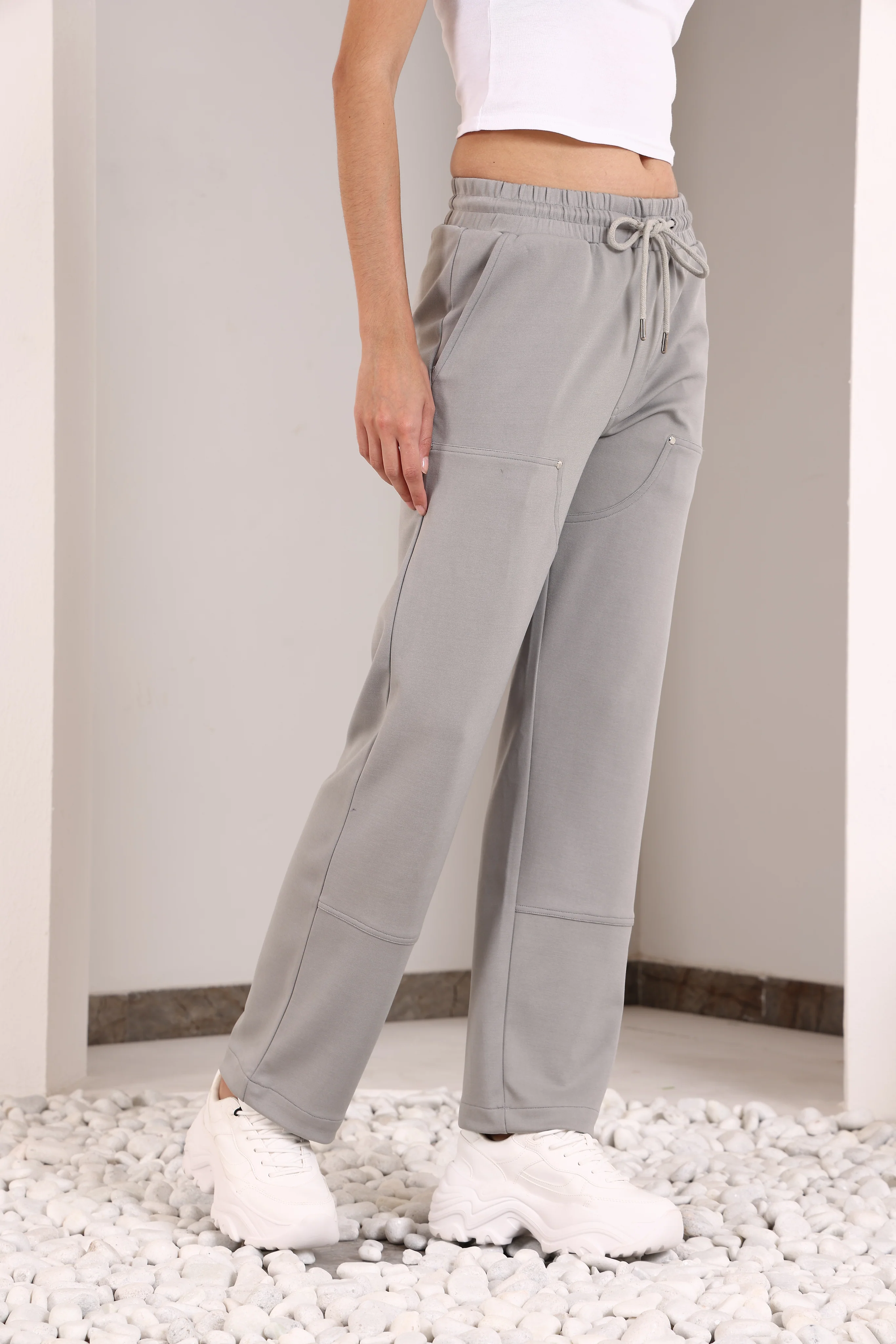 Grey rivet straight tracks. - Image 3